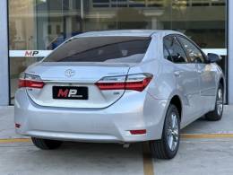 TOYOTA - COROLLA - 2017/2018 - Prata - R$ 95.900,00