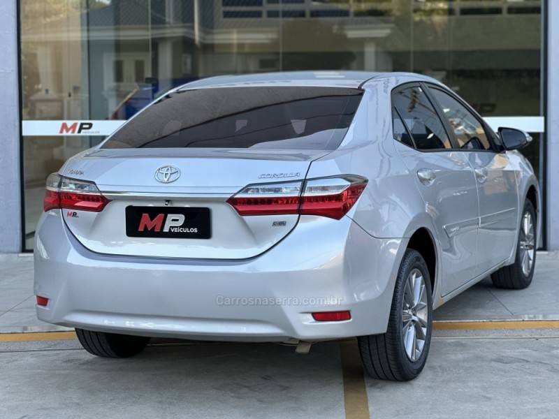 TOYOTA - COROLLA - 2017/2018 - Prata - R$ 95.900,00