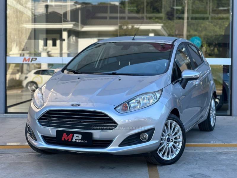 FORD - FIESTA - 2015/2016 - Prata - R$ 54.900,00