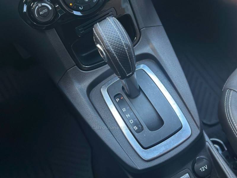 FORD - FIESTA - 2015/2016 - Prata - R$ 54.900,00