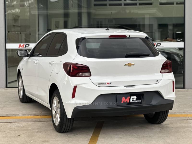 CHEVROLET - ONIX - 2021/2021 - Branca - R$ 72.900,00