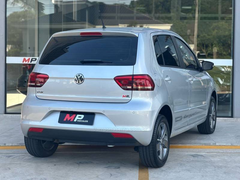 VOLKSWAGEN - FOX - 2019/2020 - Prata - R$ 63.900,00