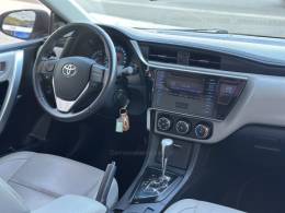 TOYOTA - COROLLA - 2017/2018 - Prata - R$ 95.900,00