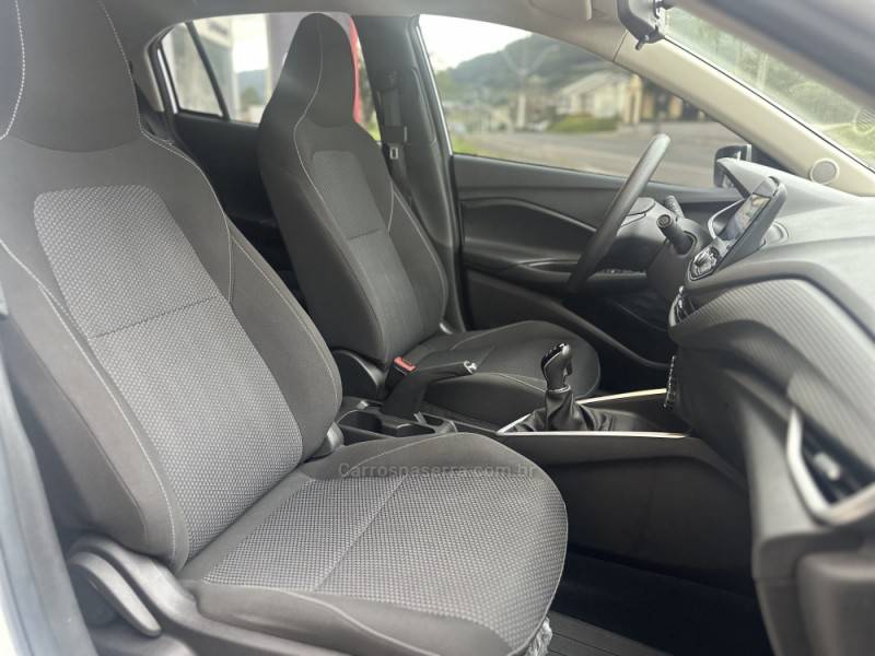 CHEVROLET - ONIX - 2021/2021 - Branca - R$ 72.900,00