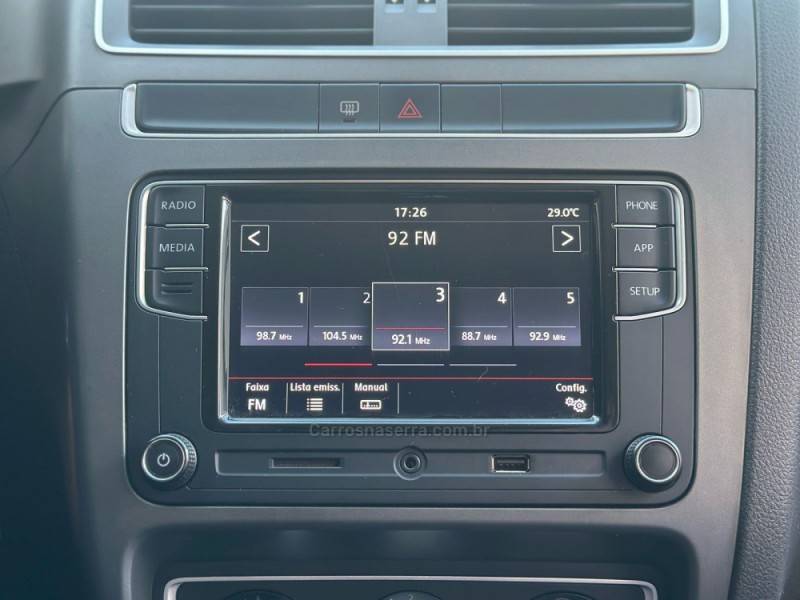 VOLKSWAGEN - FOX - 2019/2020 - Prata - R$ 63.900,00
