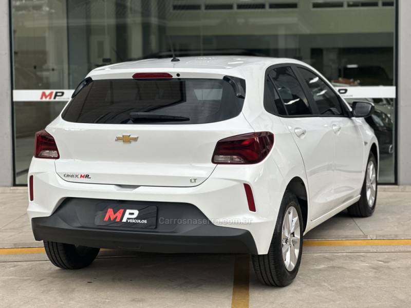 CHEVROLET - ONIX - 2021/2021 - Branca - R$ 72.900,00