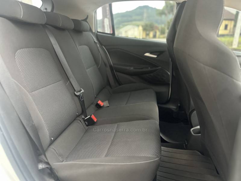 CHEVROLET - ONIX - 2021/2021 - Branca - R$ 72.900,00