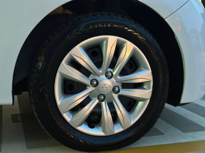 HYUNDAI - HB20S - 2016/2017 - Branca - R$ 68.500,00