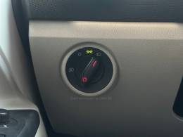 VOLKSWAGEN - UP - 2017/2018 - Branca - R$ 61.900,00