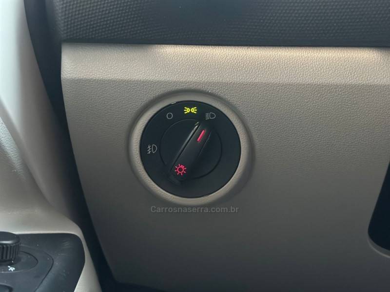 VOLKSWAGEN - UP - 2017/2018 - Branca - R$ 61.900,00