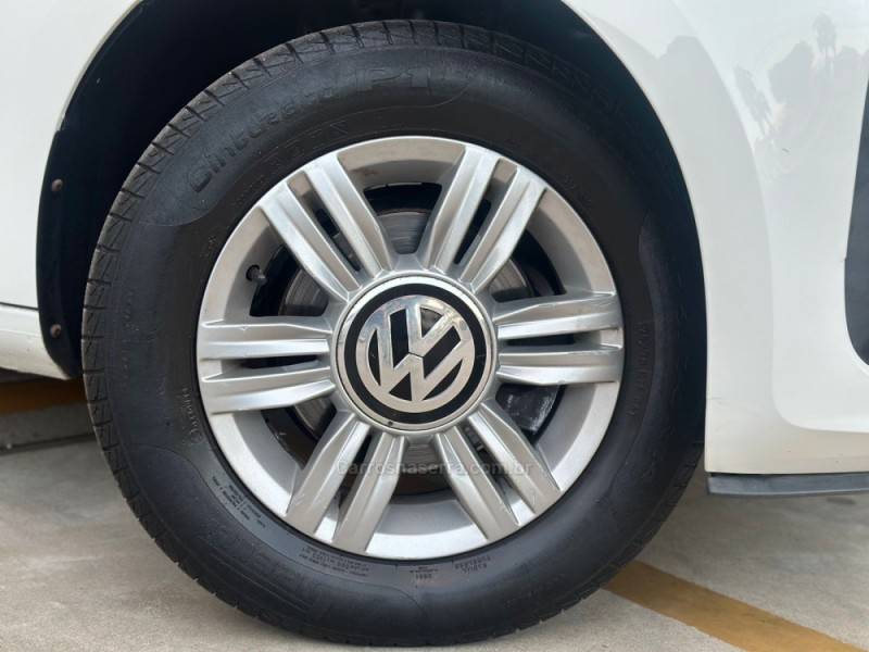 VOLKSWAGEN - UP - 2017/2018 - Branca - R$ 61.900,00