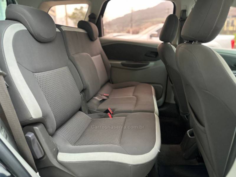 CHEVROLET - SPIN - 2013/2013 - Preta - R$ 43.900,00