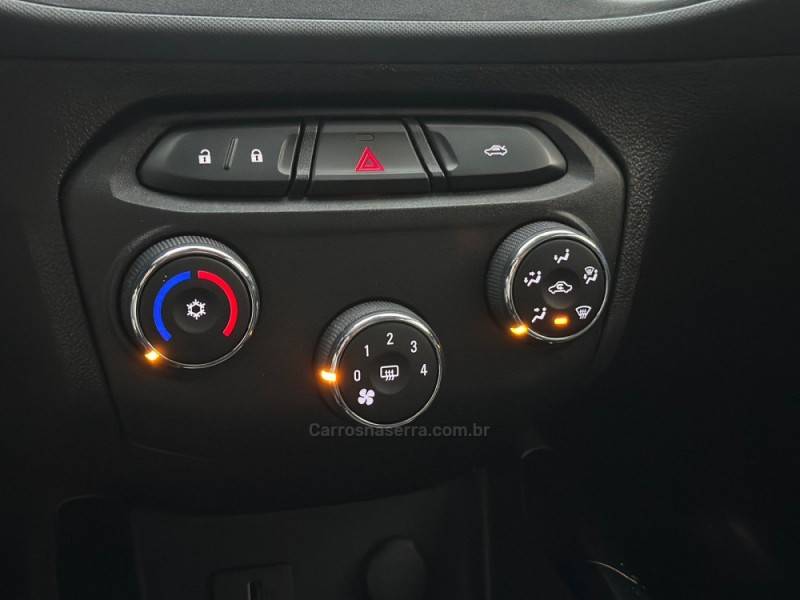 CHEVROLET - ONIX - 2018/2019 - Preta - R$ 70.000,00