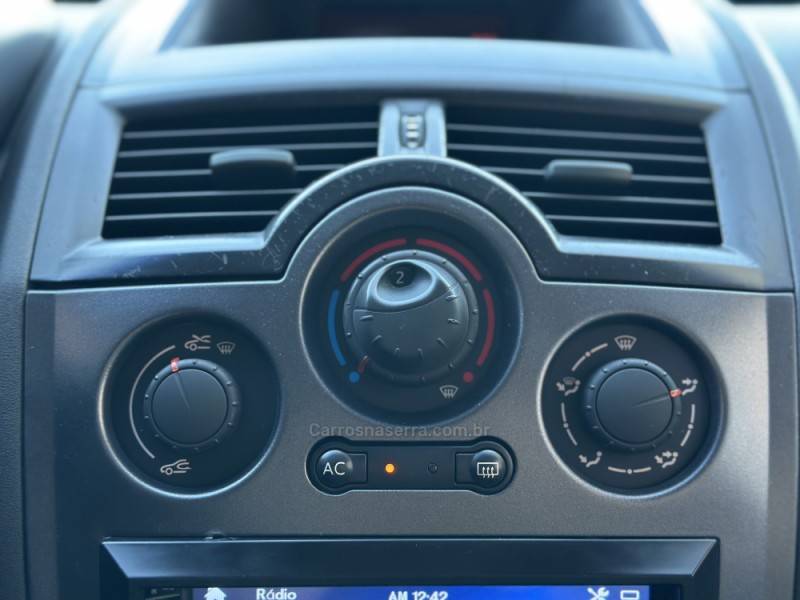 RENAULT - MÉGANE - 2008/2008 - Preta - R$ 24.900,00