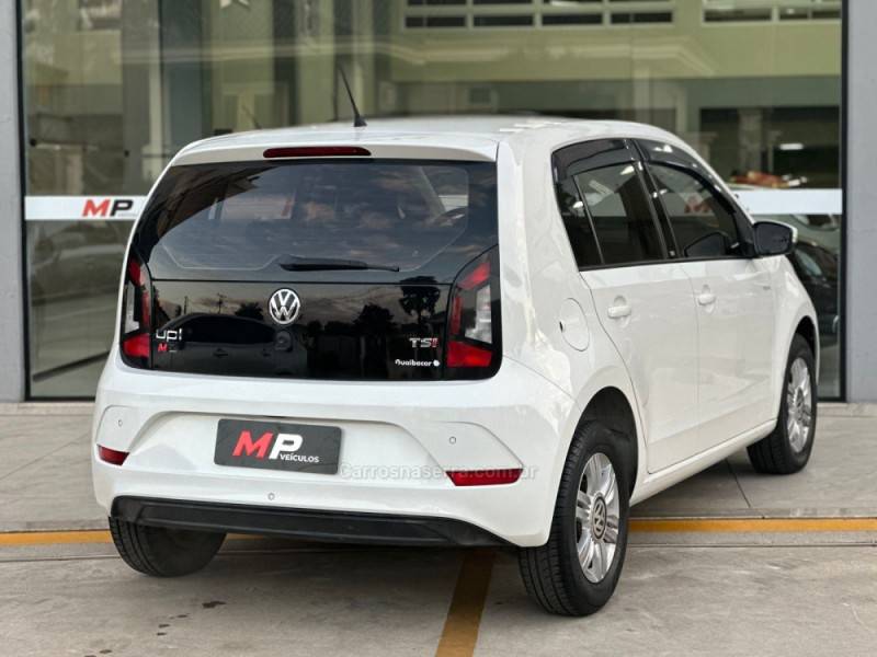 VOLKSWAGEN - UP - 2017/2018 - Branca - R$ 61.900,00