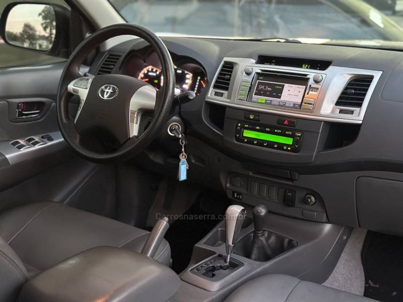 TOYOTA - HILUX - 2012/2012 - Preta - R$ 125.900,00