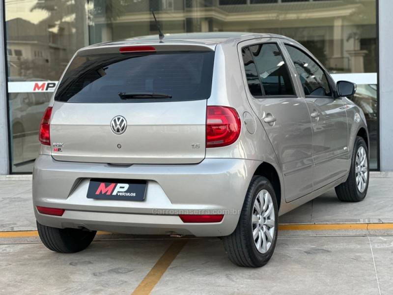 VOLKSWAGEN - FOX - 2011/2012 - Prata - R$ 39.500,00