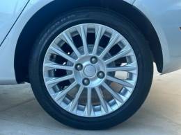 FORD - FIESTA - 2015/2016 - Prata - R$ 54.900,00