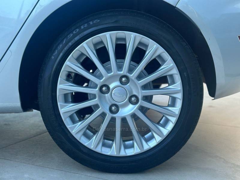 FORD - FIESTA - 2015/2016 - Prata - R$ 54.900,00