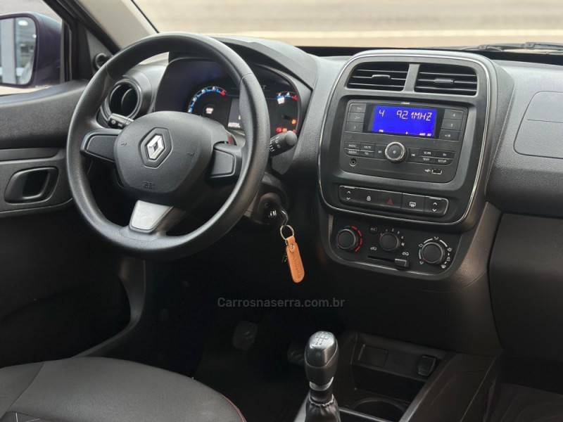 RENAULT - KWID - 2022/2023 - Prata - R$ 55.900,00