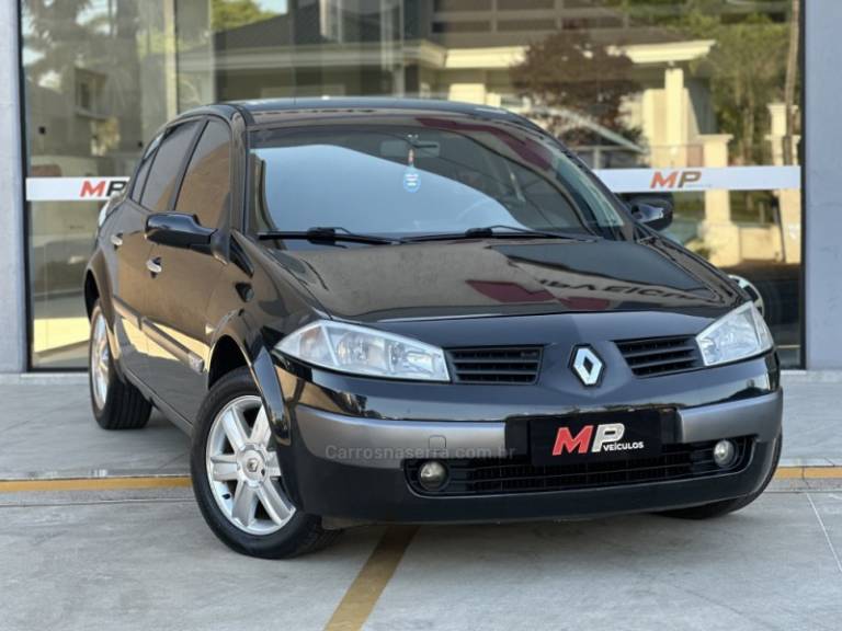 RENAULT - MÉGANE - 2008/2008 - Preta - R$ 24.900,00