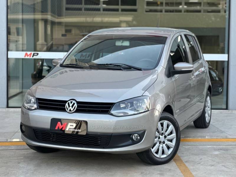 VOLKSWAGEN - FOX - 2011/2012 - Prata - R$ 39.500,00