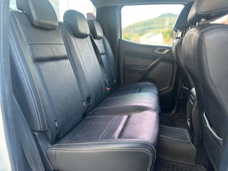 FORD - RANGER - 2021/2022 - Branca - R$ 173.900,00