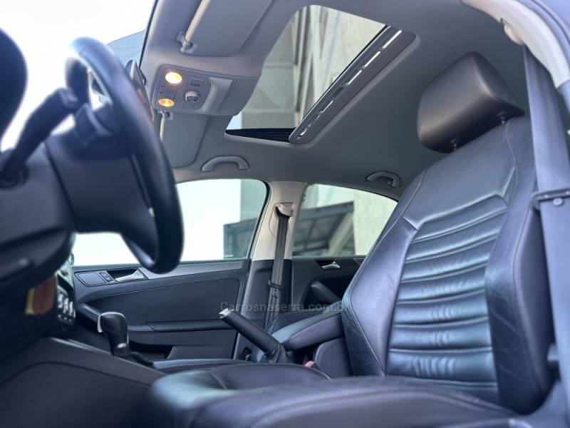 VOLKSWAGEN - JETTA - 2014/2014 - Prata - R$ 78.900,00