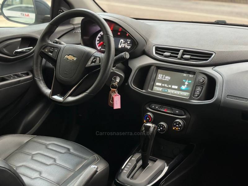 CHEVROLET - ONIX - 2018/2019 - Preta - R$ 70.000,00