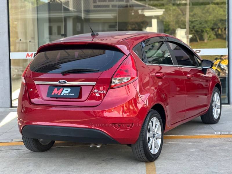 FORD - FIESTA - 2012/2012 - Vermelha - R$ 38.900,00