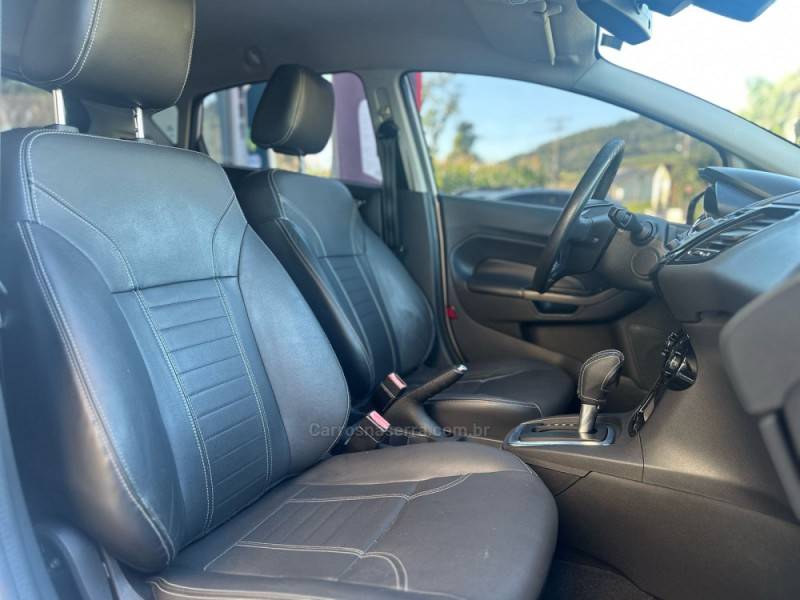 FORD - FIESTA - 2015/2016 - Prata - R$ 54.900,00