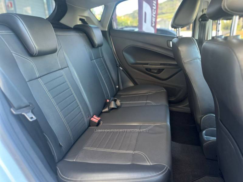 FORD - FIESTA - 2015/2016 - Prata - R$ 54.900,00