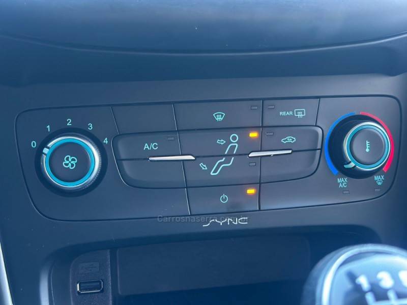 FORD - FOCUS - 2017/2018 - Branca - R$ 69.500,00