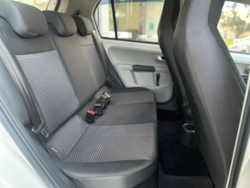 VOLKSWAGEN - UP - 2017/2018 - Branca - R$ 61.900,00