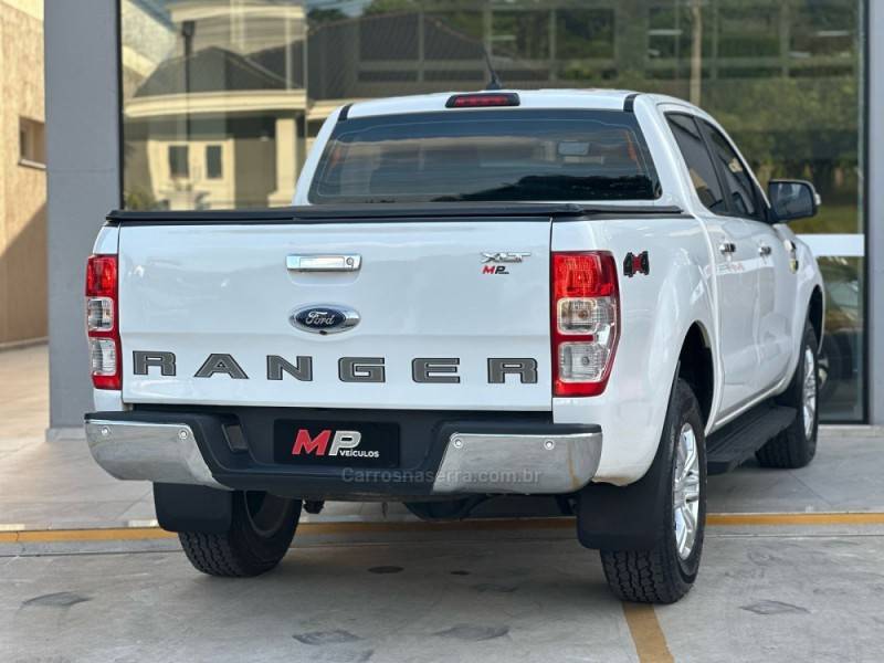 FORD - RANGER - 2021/2022 - Branca - R$ 173.900,00