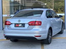 VOLKSWAGEN - JETTA - 2014/2014 - Prata - R$ 78.900,00