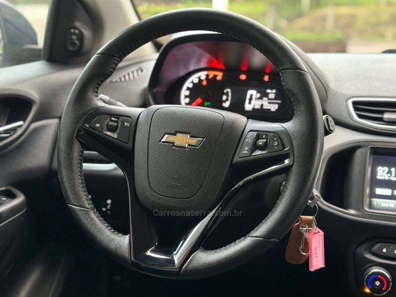 CHEVROLET - ONIX - 2018/2019 - Preta - R$ 70.000,00
