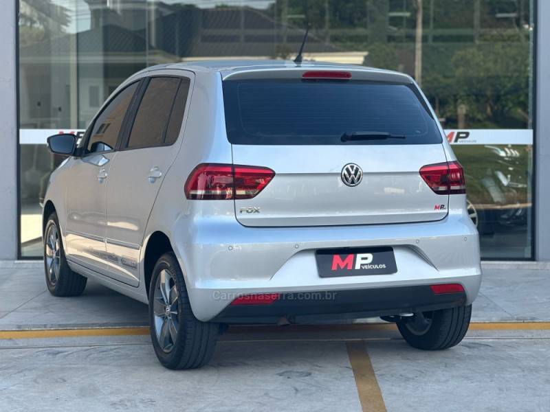 VOLKSWAGEN - FOX - 2019/2020 - Prata - R$ 63.900,00