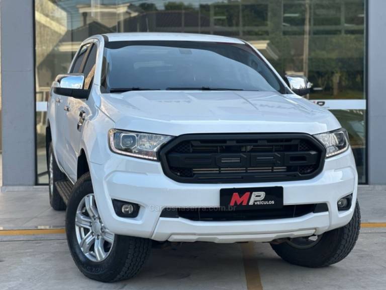 FORD - RANGER - 2021/2022 - Branca - R$ 173.900,00