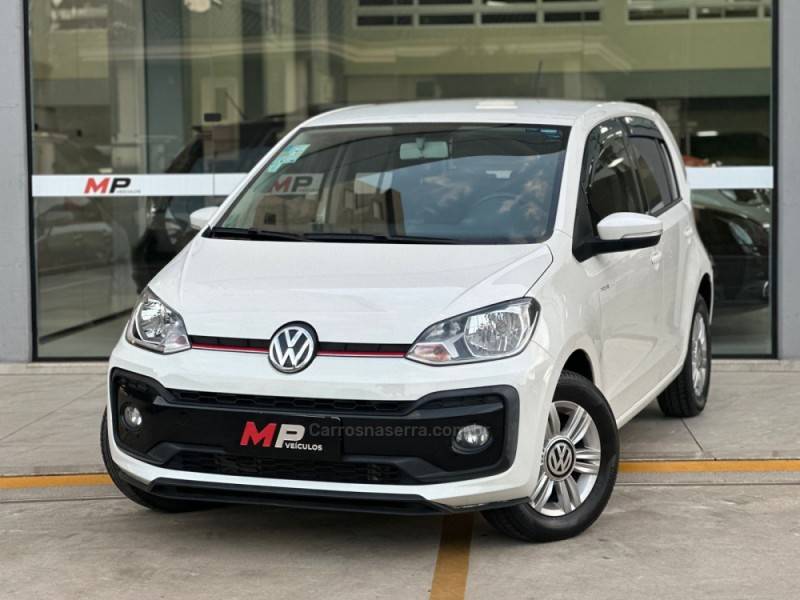VOLKSWAGEN - UP - 2017/2018 - Branca - R$ 61.900,00
