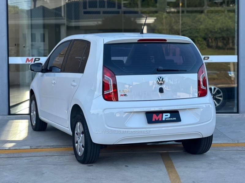 VOLKSWAGEN - UP - 2014/2015 - Branca - R$ 44.900,00