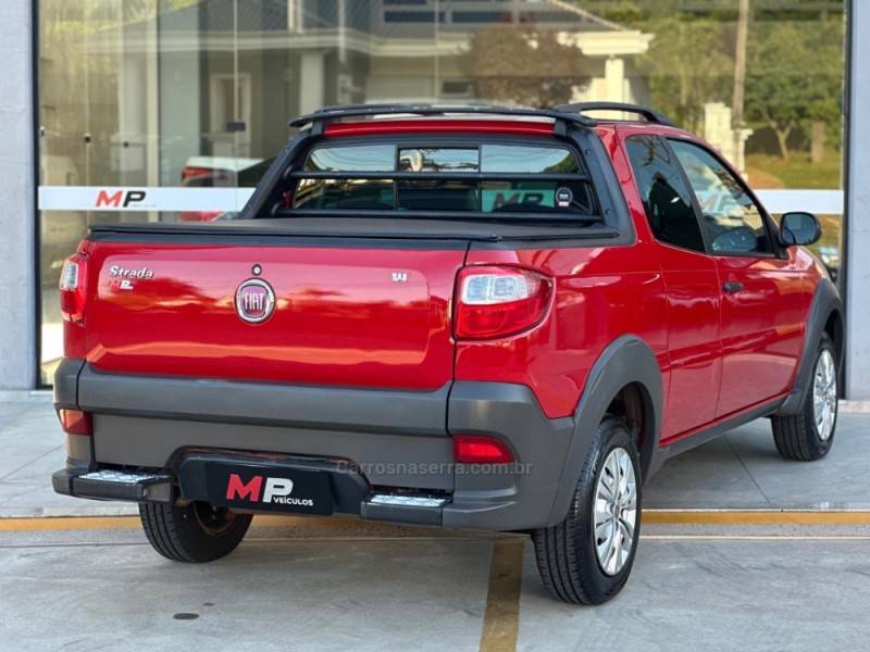 FIAT - STRADA - 2014/2015 - Vermelha - R$ 63.900,00