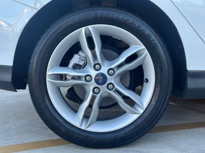 FORD - FOCUS - 2017/2018 - Branca - R$ 69.500,00