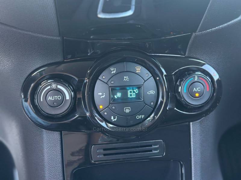 FORD - FIESTA - 2015/2016 - Prata - R$ 54.900,00