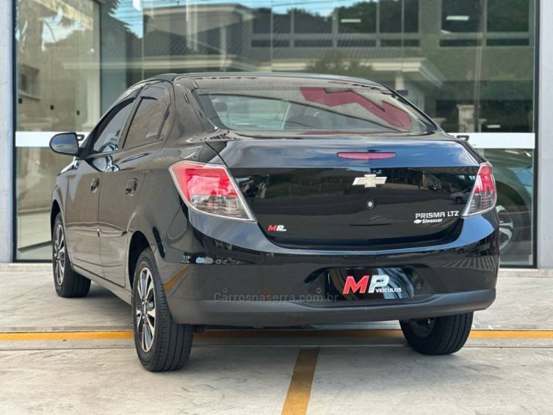 CHEVROLET - PRISMA - 2013/2014 - Preta - R$ 52.900,00