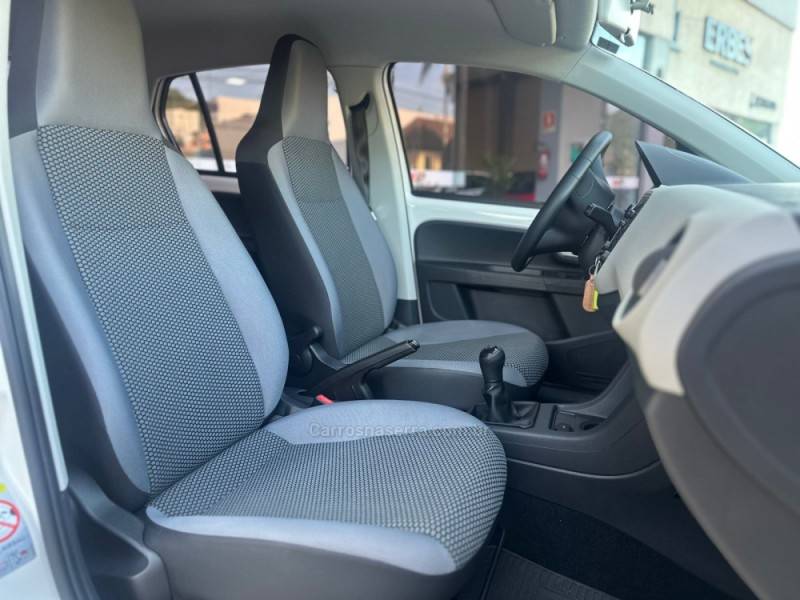 VOLKSWAGEN - UP - 2014/2015 - Branca - R$ 44.900,00