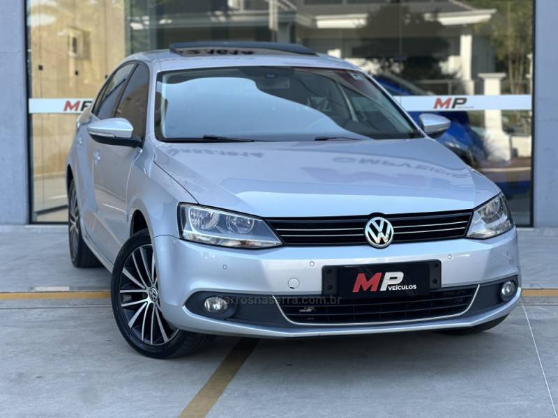 VOLKSWAGEN - JETTA - 2014/2014 - Prata - R$ 78.900,00