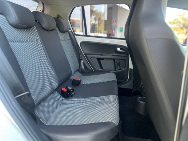 VOLKSWAGEN - UP - 2014/2015 - Branca - R$ 44.900,00
